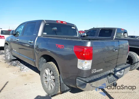 2011 Toyota Tundra Limited 5.7L V8 z USA, uszkodzony, nr VIN 5TFFY5F10BX106720